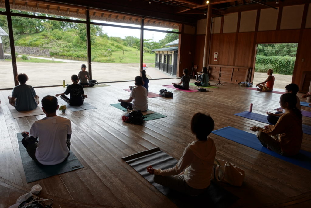 さとやまヨガ あいな里山公園